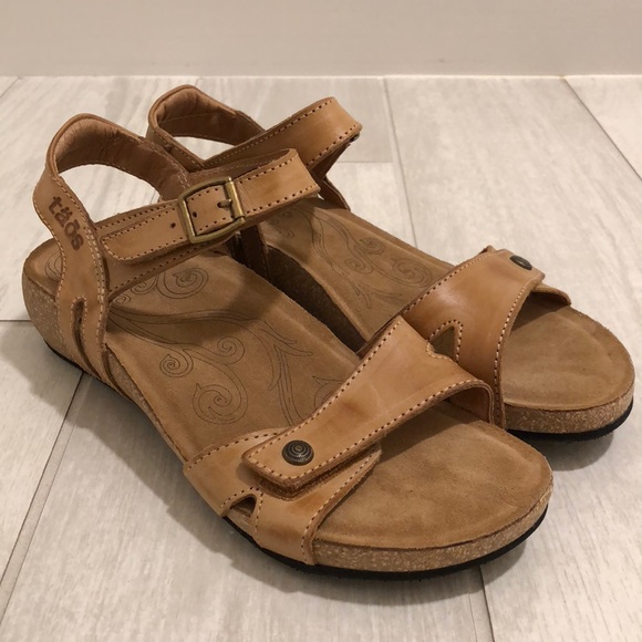 taos sadie sandal